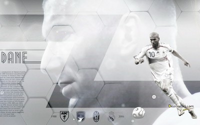 环球电竞精华-C罗带球突破三人包夹