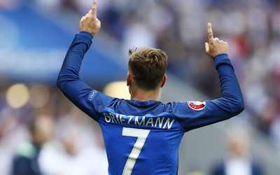 环球电竞-凯恩头球攻门稍稍高出